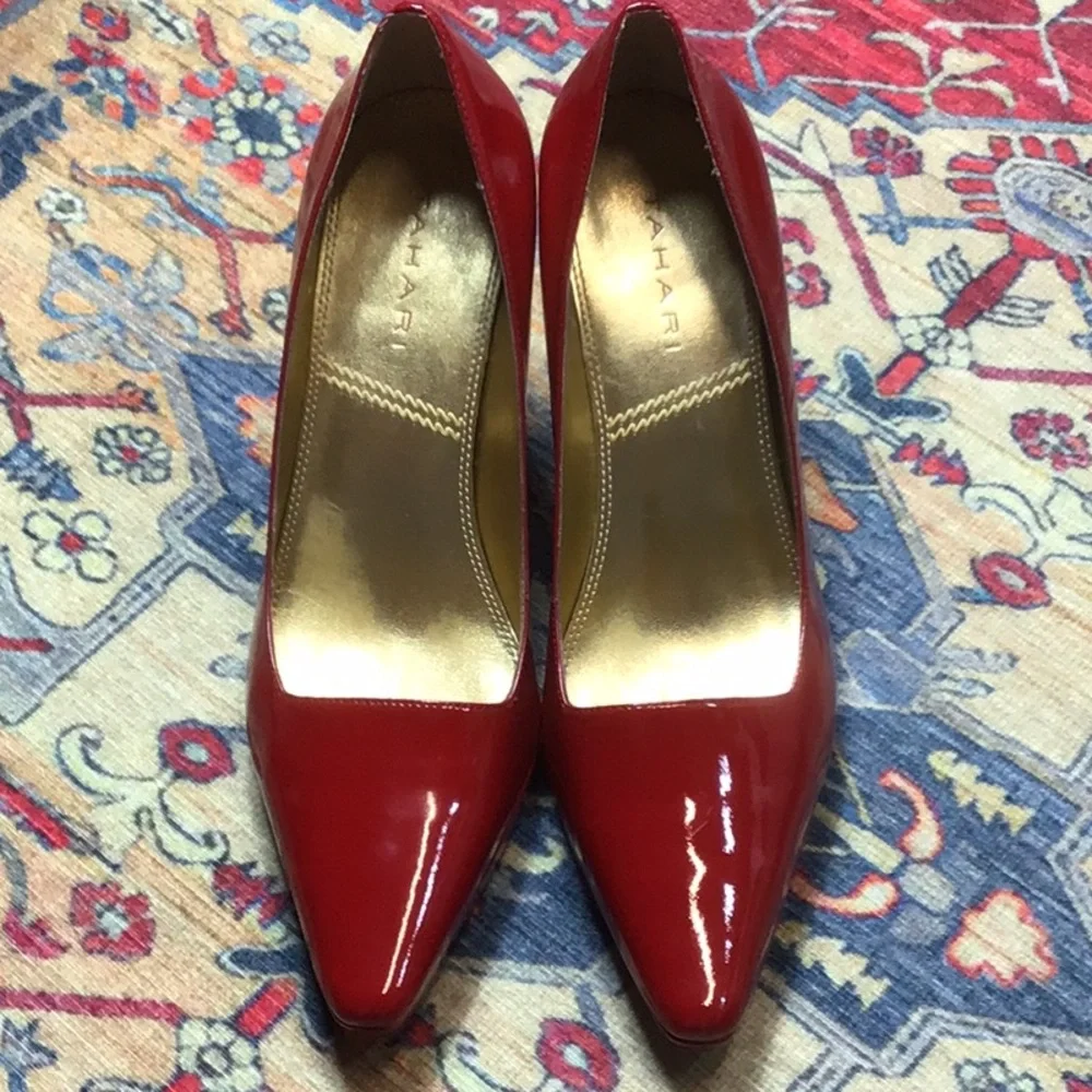 ♥️ Tahari Colby Red Patent Leather Point Toe Platform Heels Sz.8 - Picture 11 of 11